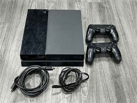 PS4 COMPLETE W/2 CONTROLLERS - POWERS UP