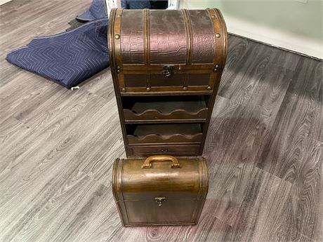 2 WINE HOLDERS (CHEST STYLE)