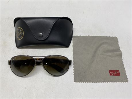RAY BAN SUNGLASSES IN CASE
