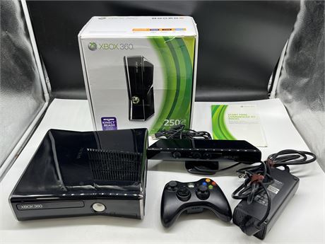 XBOX 360 COMPLETE IN BOX W/KINECT