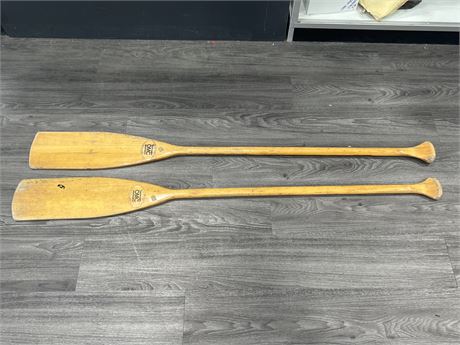 PAIR OF VINTAGE OMC ORES / PADDLES - 5FT LONG