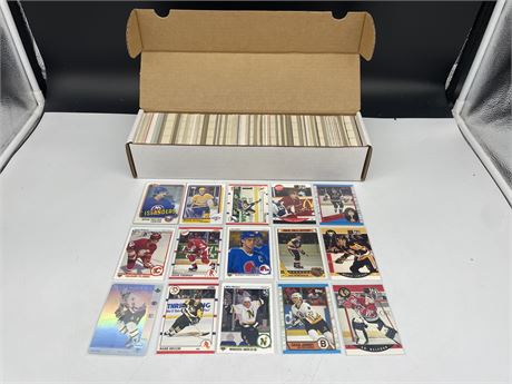 APPRX 800 HOCKEY CARDS (MOSTLY 90’s) SOME STARS & ROOKIES