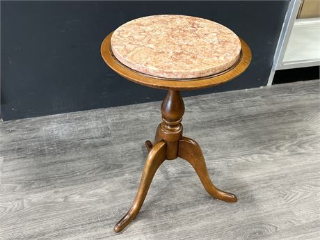1960s WOOD SIDE TABLE W/MARBLE TOP (21”)