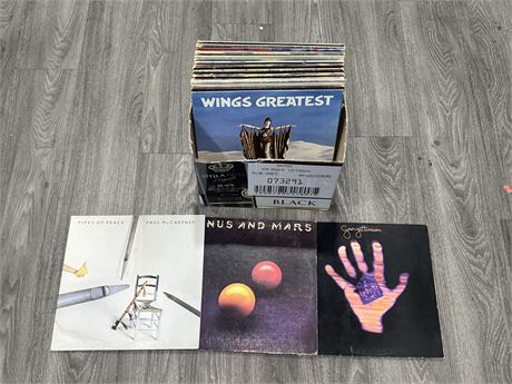 BOX OF 25 PAUL MCCARTNEY RINGO STAR, GERIGE HARRISON RECORDS - VG & UP
