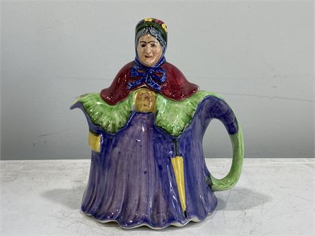VINTAGE OLD LADY TEA POT MADE IN ENGLAND (8” TALL)