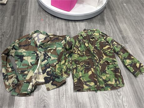 2 MILITARY JACKETS/BUTTON UPS - SIZE M/L