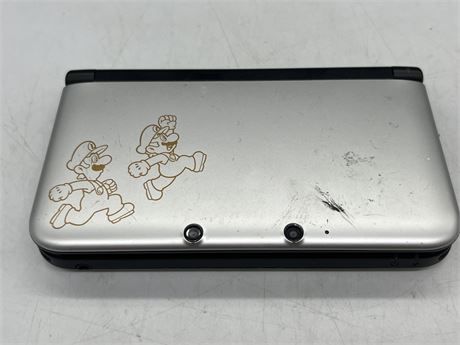 YEAR OF LUIGI NINTENDO 3DS XL - UNTESTED