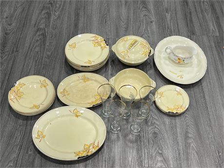 21 PIECES OF CROWN DEVON CHINA, 2 GRINDLET PIECES & 5 DENMARK TUBORG BEER GLASS