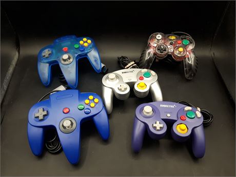COLLECTION OF N64 / GAMECUBE CONTROLLERS