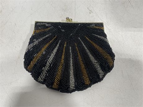 VINTAGE 1970’S KAIHO BLACK/GOLD BEADED SCALLOP EVENING PURSE - MADE IN MACAU