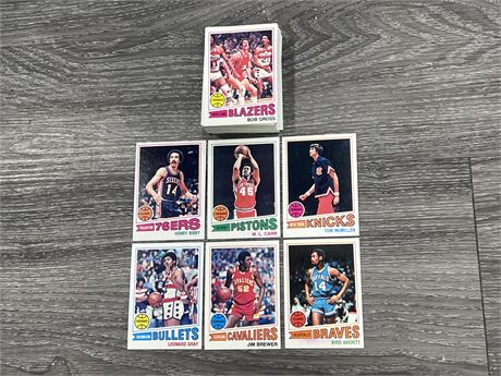 APRX 60 TOPPS 1977 NBA CARDS - MINT