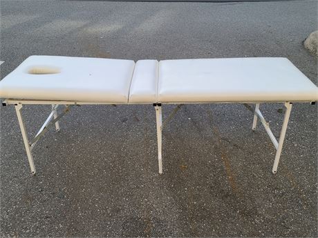 MASSAGE TABLE WHITE METAL LEGS (70"x24"Dm - 23"H)