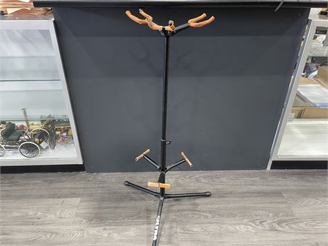 QUALITY 3 - GUITAR STAND