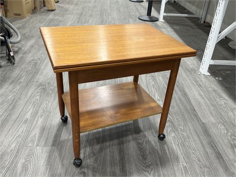 MID CENTURY TEAK END TABLE W/ FOLDING TOP & COMPARTMENT - 24”x22”x18”