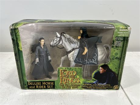 LORD OF THE RINGS FELLOWSHIP OF THE RING FIGURE IN BOX (2001)