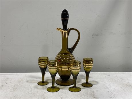VINTAGE DECANTER W/GLASSES MADE IN ROMANIA (13” TALLEST)