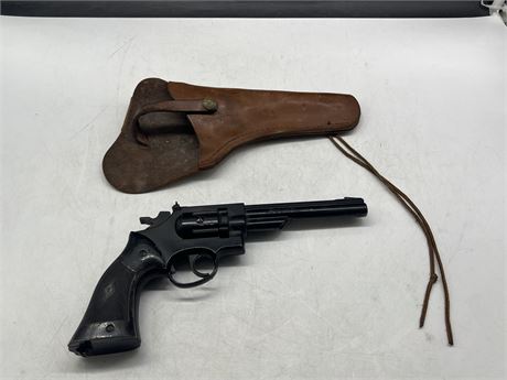 VINTAGE CROSMAN MODEL 38T PELLET GUN W/ SHEATH
