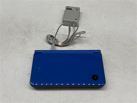 NINTENDO DSI XL WITH CHARGER