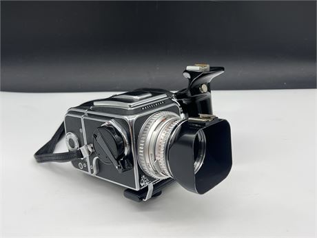 HASSELBLAD 500C CAMERA W/ CARL ZEISS LENS
