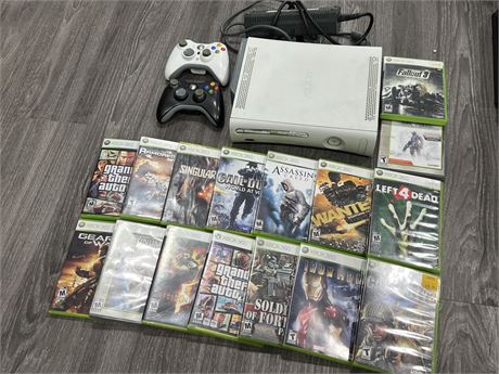 XBOX 360 COMPLETE W/GAMES - POWERS UP