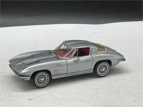 1:24 FRANKLIN MINT PRECISION MODEL 1963 COUPE CORVETTE SILVER DISPLAYED ONLY