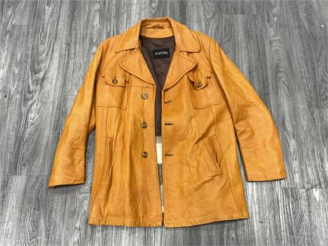 Urban Auctions - VINTAGE EATONS LEATHER MENS JACKET SIZE XL - EXCELLENT ...