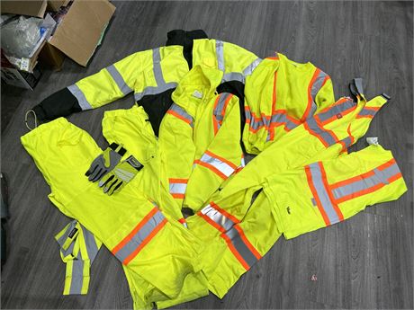 LARGE LOT REFLECTIVE CONSTRUCTION/WORK WEAR - ASSORTED SIZES