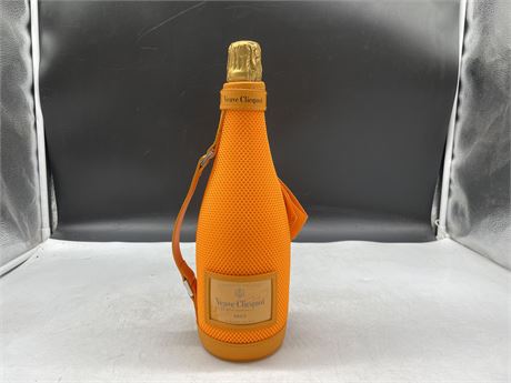 SEALED VEUVE CLICQUOT - BRUT CHAMPAGNE IN ICE JACKET
