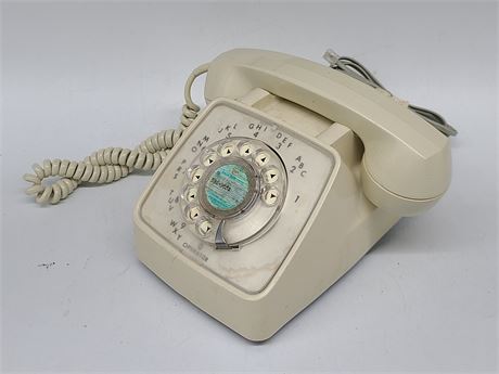 VINTAGE WHITE TELEPHONE W/ PLUG IN CABLE