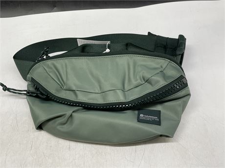 (NEW) LULULEMON ALL DAY ESSENTIALS BELT BAG WITH TAGS