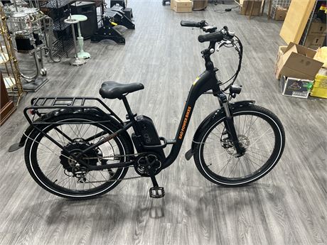 RAD POWER BIKES - EBIKE (553KMS) W/ BATTERY CHARGER - EXCELLENT CONDITION