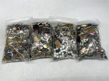 4 BAGS OF VARIOUS JEWELRY & JEWELRY PARTS 4”x6”