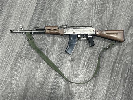 AK47 LIGHTER - NEEDS FUEL