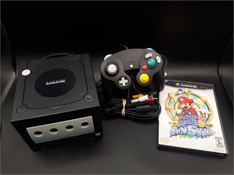 GAMECUBE CONSOLE WITH MARIO GAME - VERY GOOD CONDITION