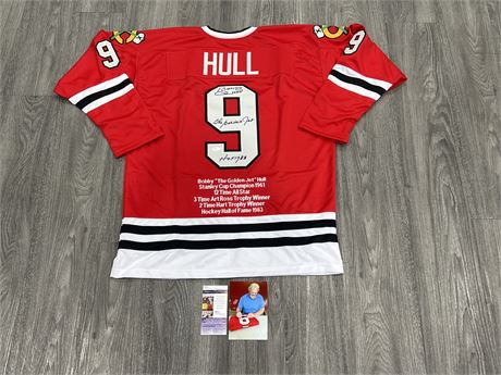 BOBBY HULL SIGNED - “THE GOLDEN JET” - HALL OF FAME 1983 - CHICAGO STATS JERSEY