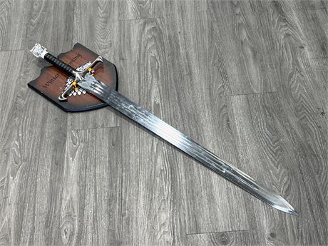 GAME OF THRONES STAINLESS STEEL SWORD W/WALL MOUNT (42”)