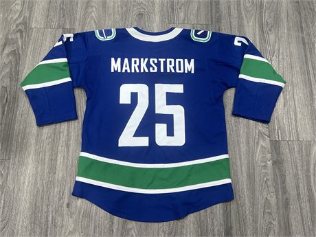 VANCOUVER CANUCKS MARKSTROM JERSEY - YOUTH L / XL