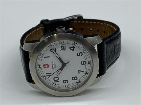SWISS ARMY MENS WATCH LARGE DIAL LIKE NEW