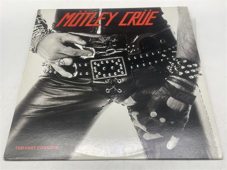 MÖTLEY CRÜE - TOO FAST FOR LOVE - VG (SLIGHTLY SCRATCHED)
