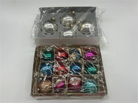 VINTAGE CHRISTMAS 1940-50s ORNAMENTS BOX OF 12 AND 4 SILVER NEWER