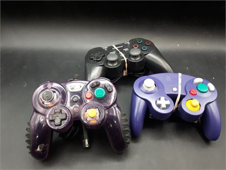 COLLECTION OF GAMECUBE & PLAYSTATION CONTROLLERS