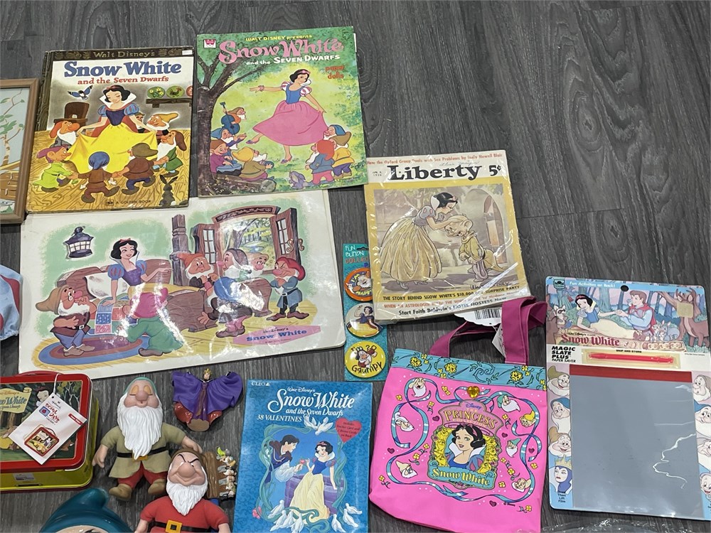 Urban Auctions - LARGE COLLECTION OF NEW / VINTAGE SNOW WHITE COLLECTABLES