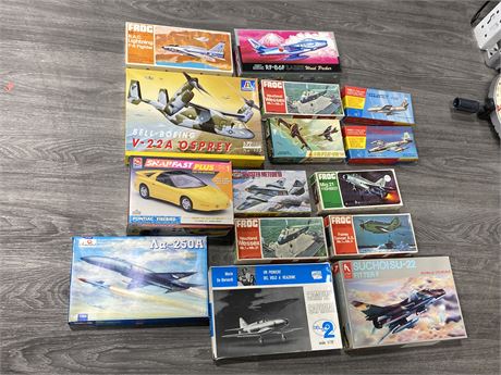 LARGE LOT OF MODEL CARS, PLANES & ECT