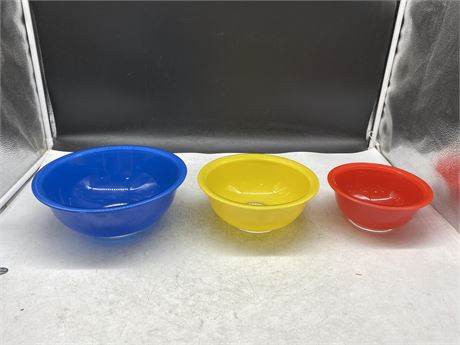 BLUE, YELLOW & RED PYREX NESTING BOWLS LARGEST 10”