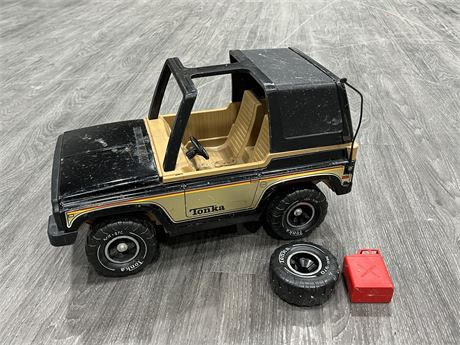 LARGE VINTAGE TONKA METAL TRUCK W/ SPARE TIRE AND JERRY CAN