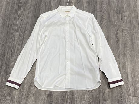 BURBERRY WHITE BUTTON UP SHIRT - SIZE M