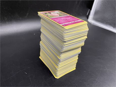 HUNDREDS OF POKÉMON CARDS (NEW AGE)