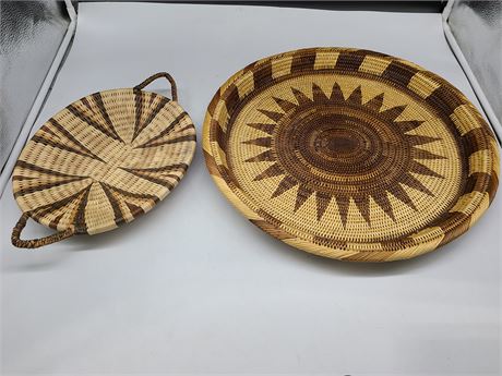 2 WOVEN TRAYS (18.5")