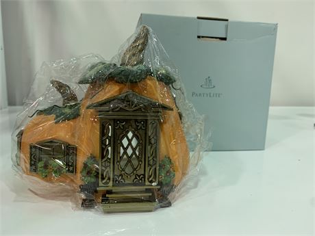 2 IDENTICAL PUMPKIN CANDLE HOLDERS (in box)