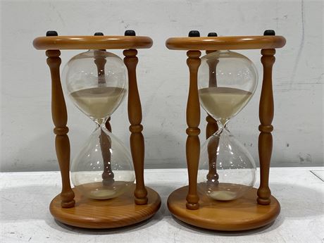2 SAND TIMERS (10”)